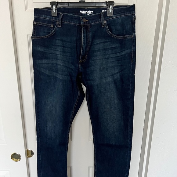 Wrangler Slim Fit Jeans - Picture 1 of 3